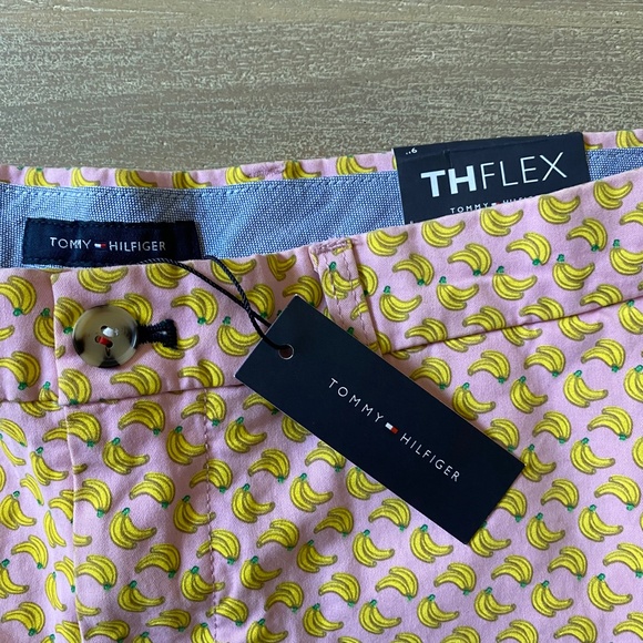 Tommy Hilfiger TH Flex 9” Chino Shorts Banana Print Mens Size 36 Pink / Yellow - Picture 2 of 4